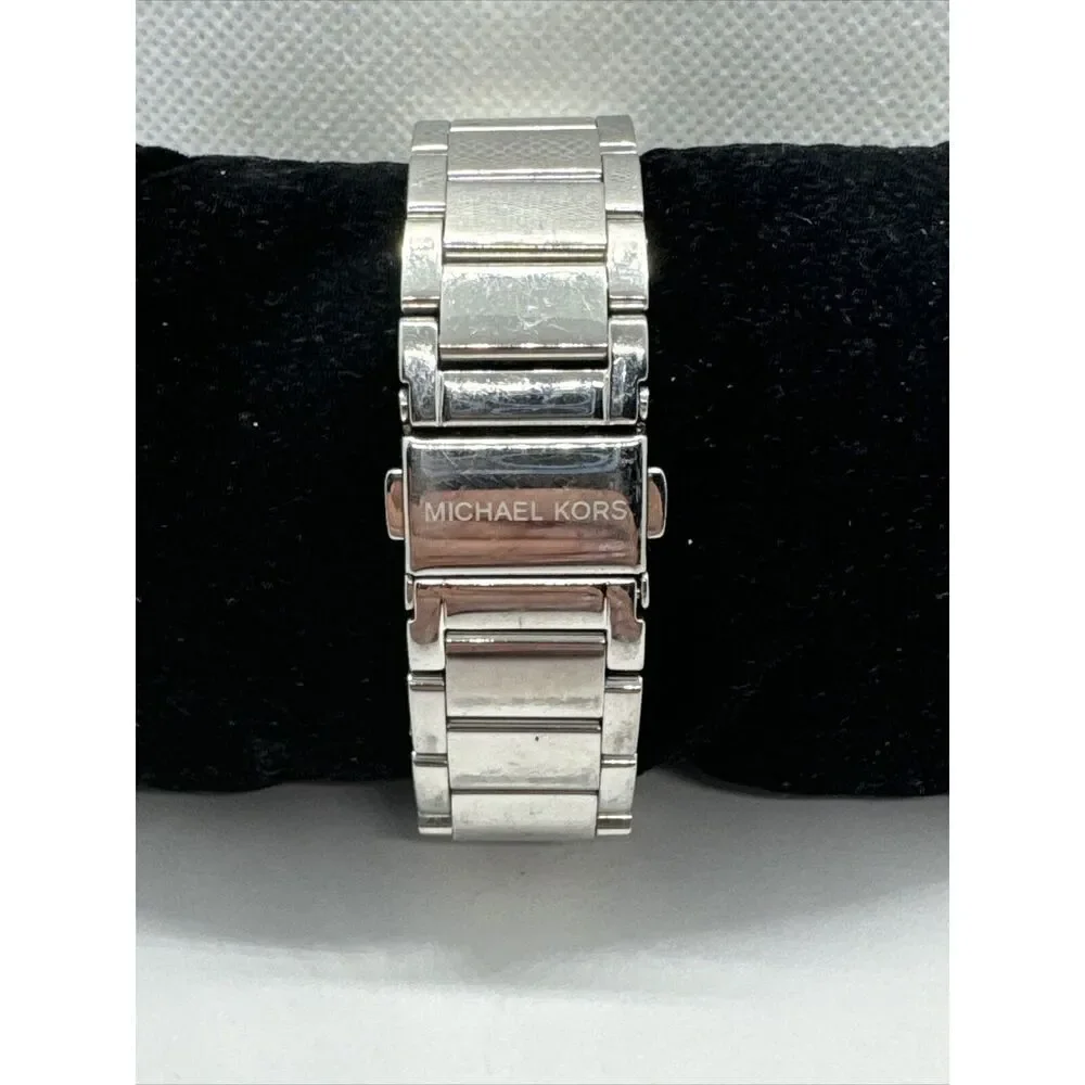 Michael Kors MK5353 Womens Silver Stainless Steel Analog Dial Wrist Watch JNA645